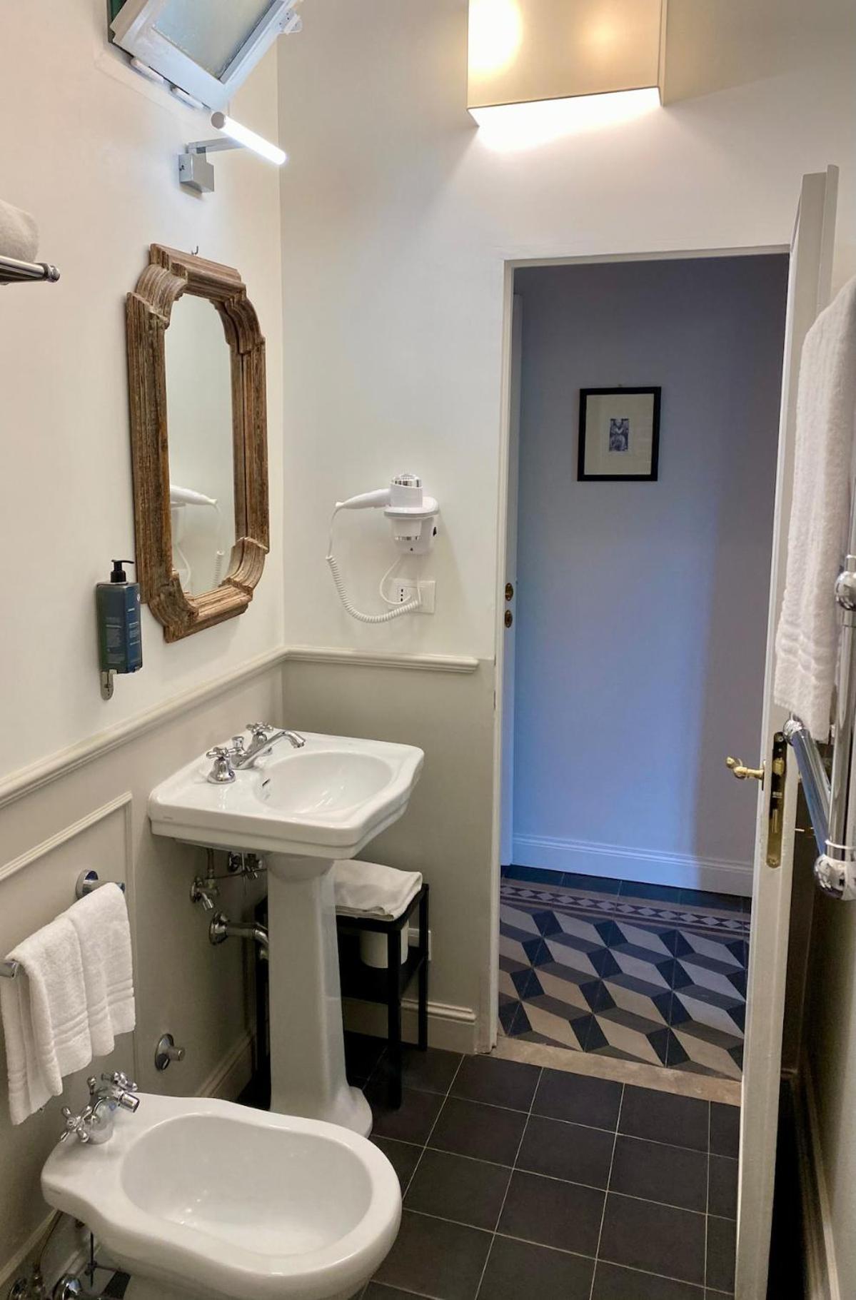 4 Suites, Frescoes And Garden Apartment *
