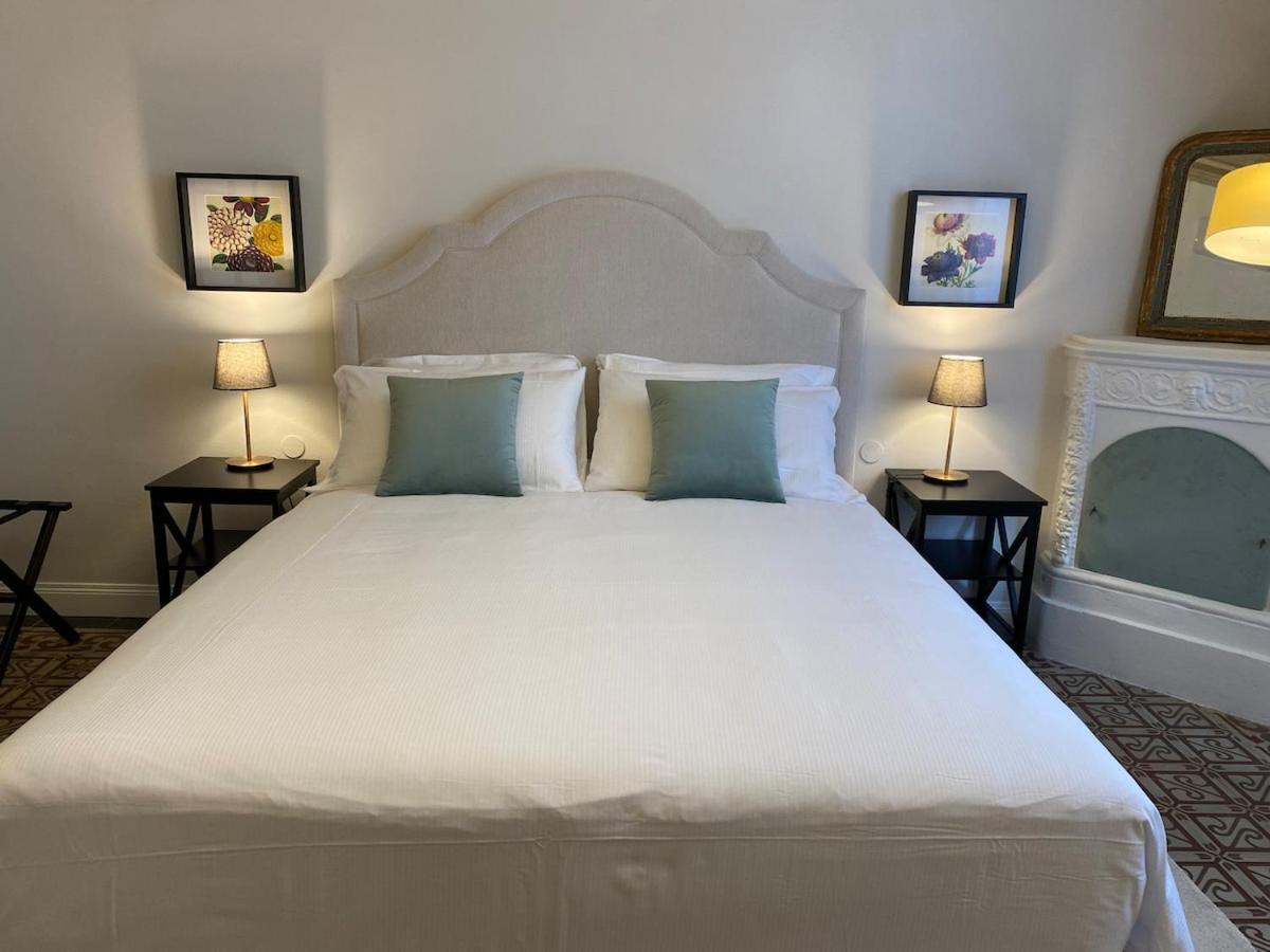4 Suites, Frescoes And Garden Apartment *