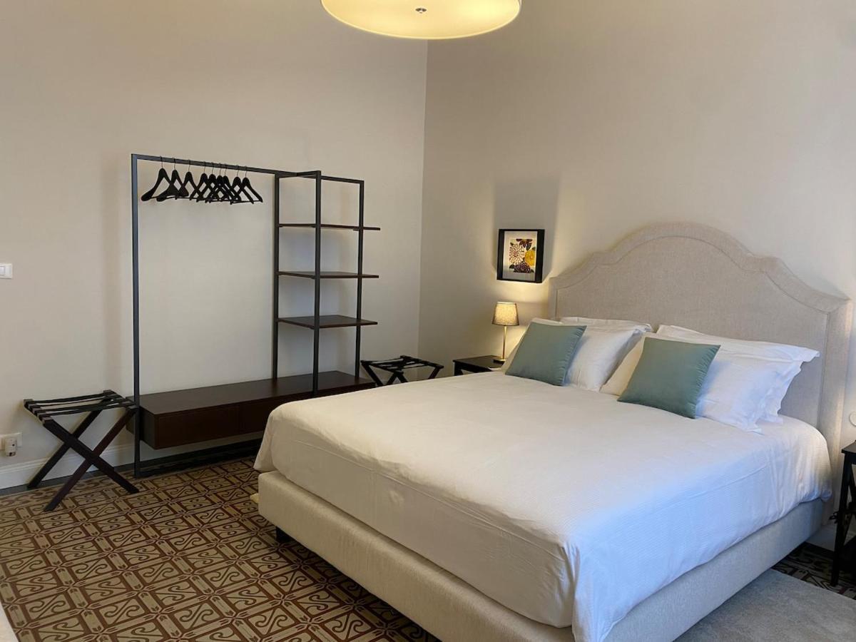 4 Suites, Frescoes And Garden Apartment *