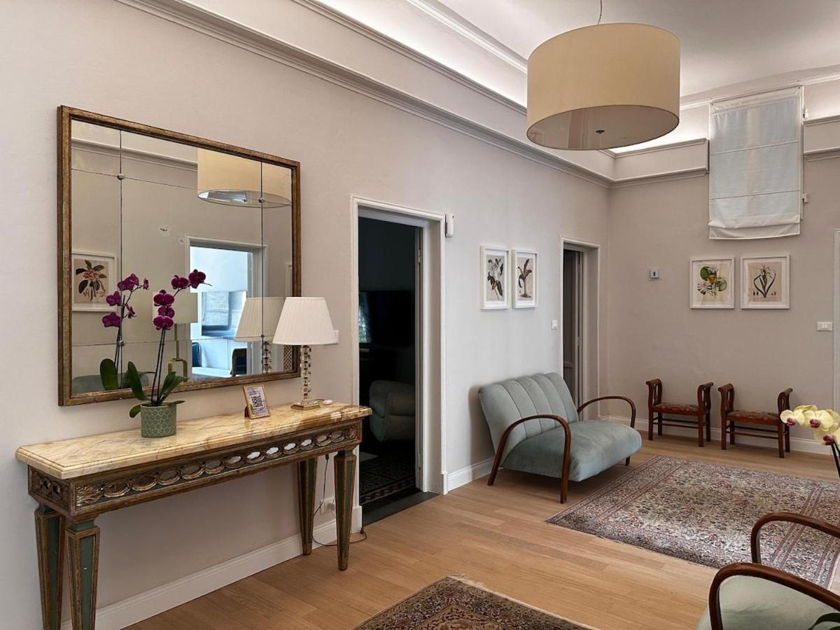4 Suites, Frescoes And Garden Apartment Florence