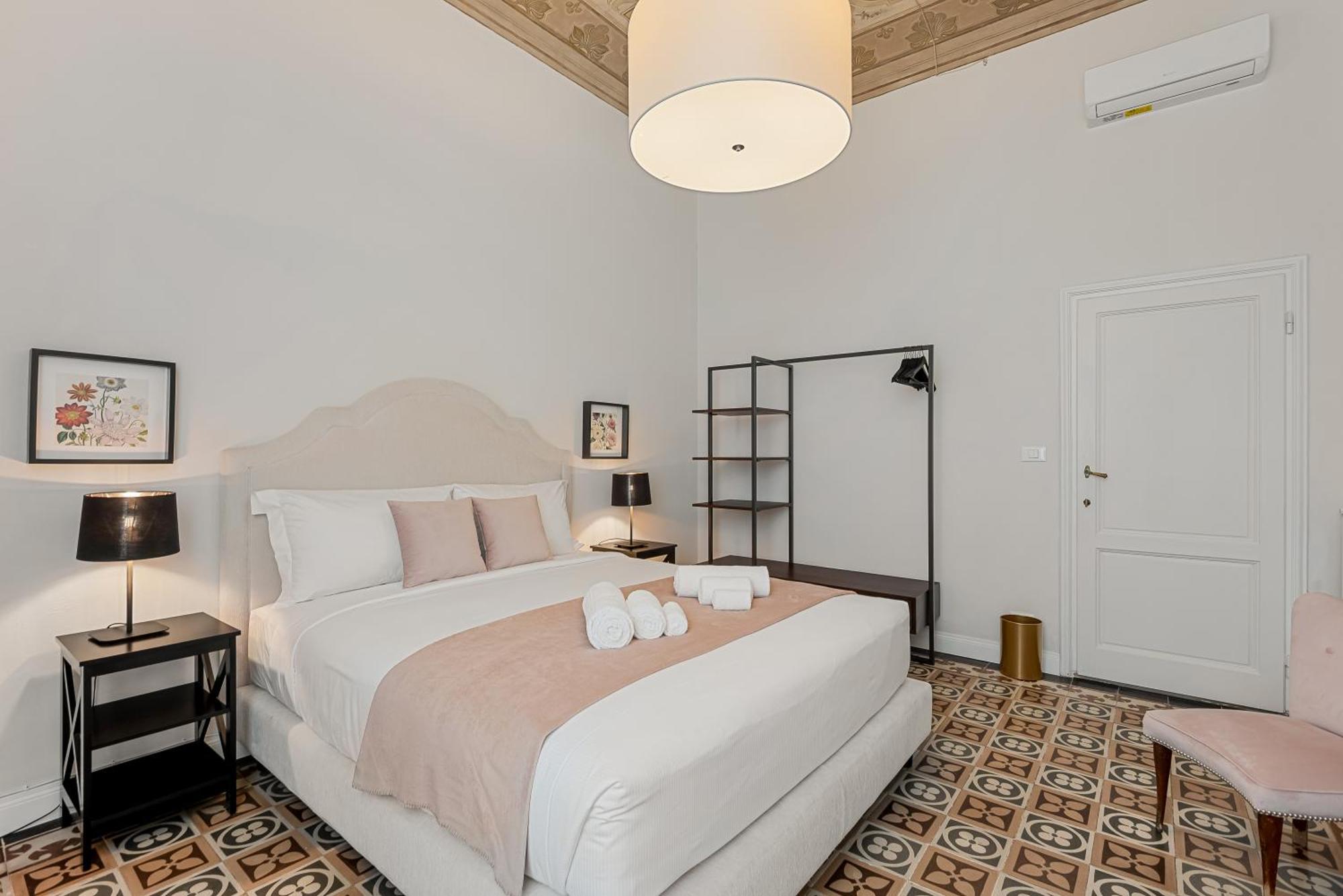 4 Suites, Frescoes And Garden