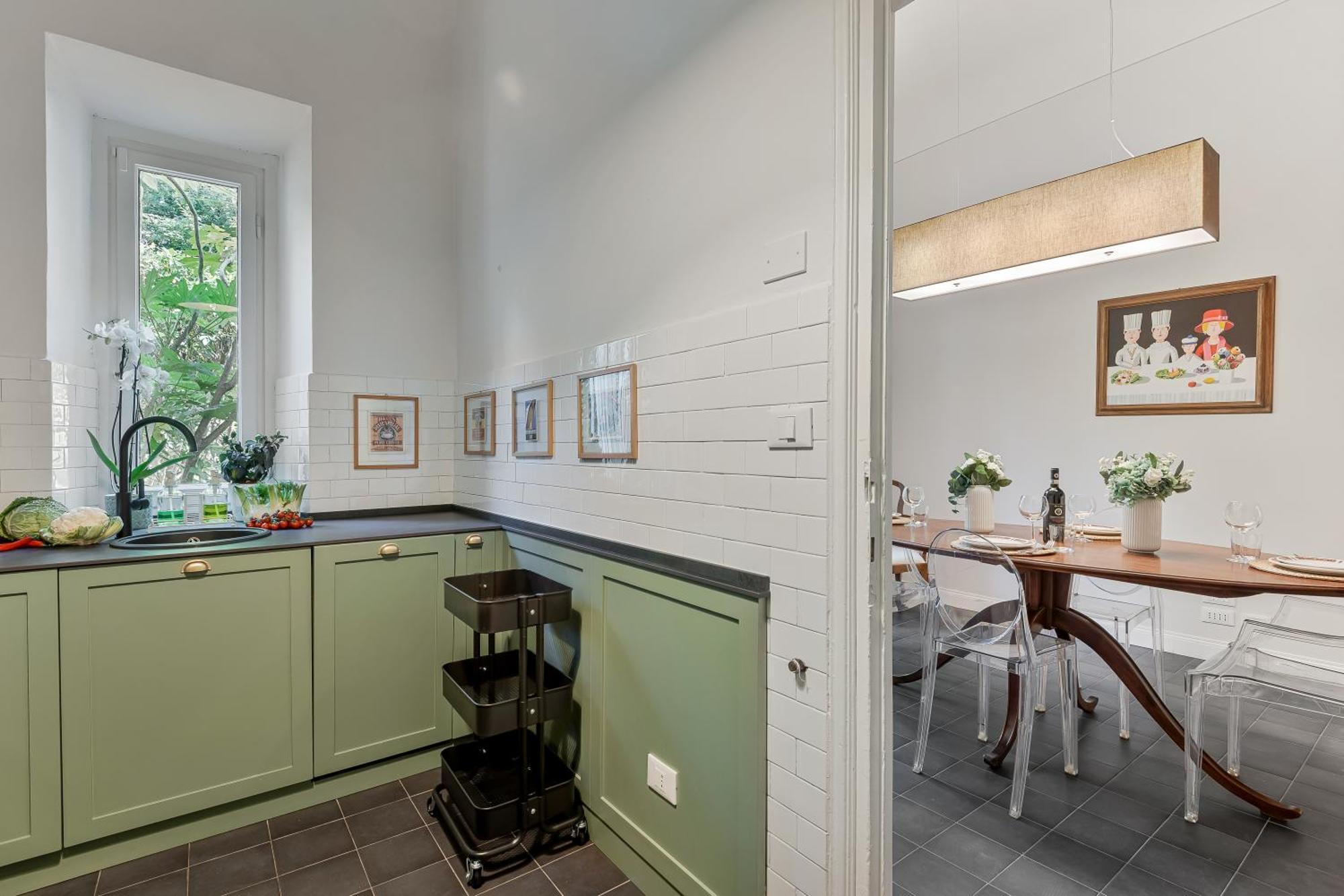 4 Suites, Frescoes And Garden Apartment