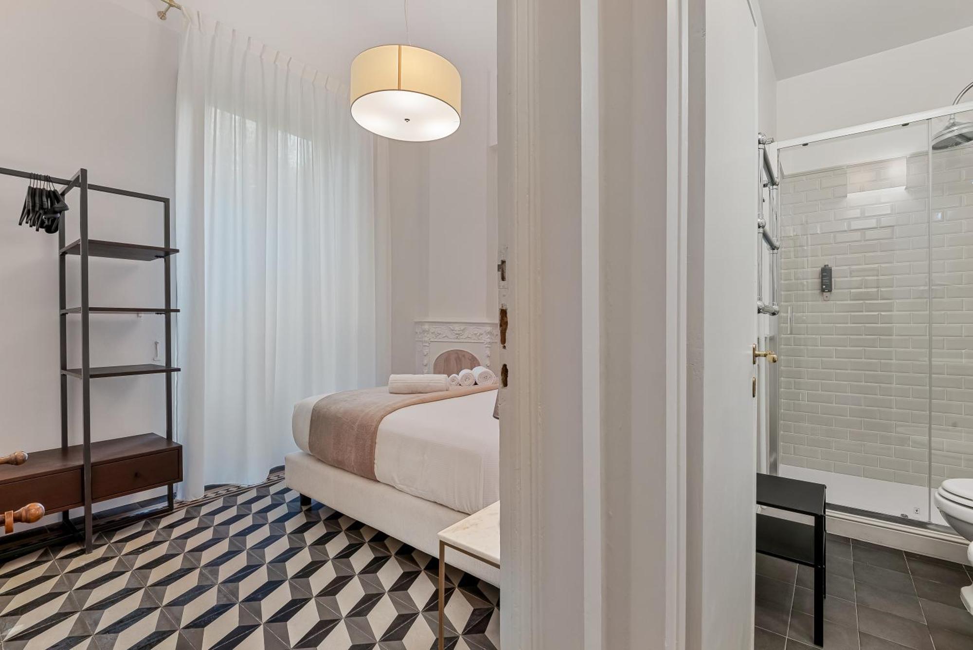4 Suites, Frescoes And Garden Apartment Florence
